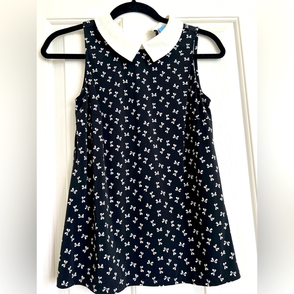 Adorable CeCe bow collar blouse 🎀